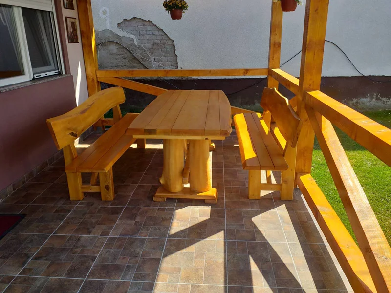 bastenske klupe i stolovi za restorane i letnjikovce